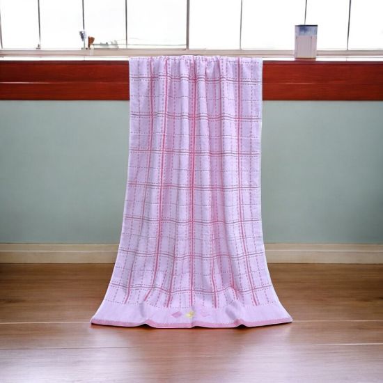 Vibrant Checkered Soft Bath Towel এর ছবি